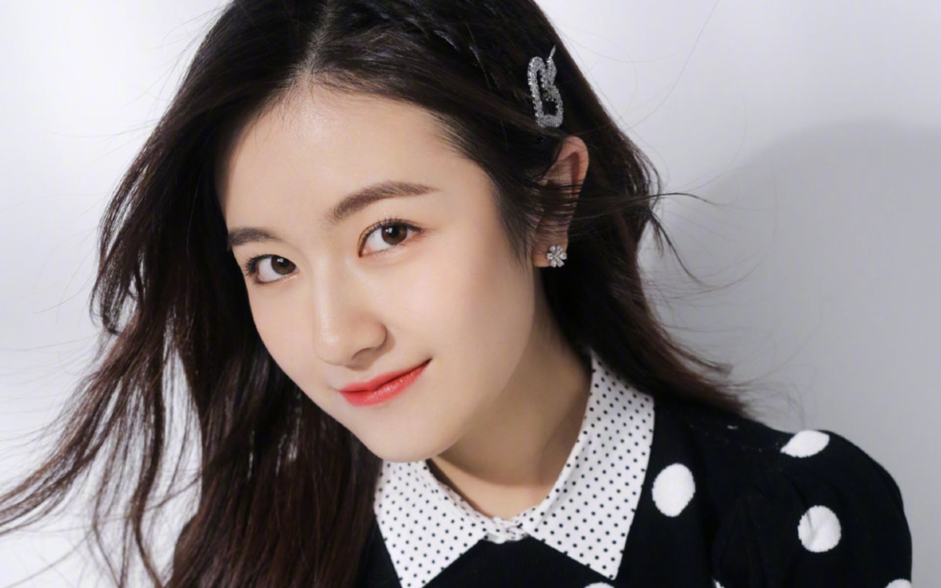 九游9游-赛场外风云：球迷互动和媒体热议，小说赛场风云