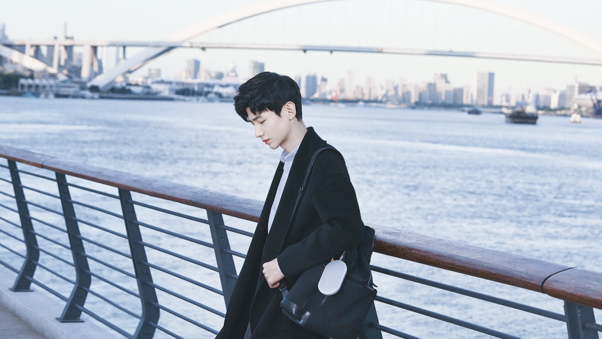 球员积极参与社区公益活动树立良好榜样传播体育正能量,为社区体育撰写宣传标语